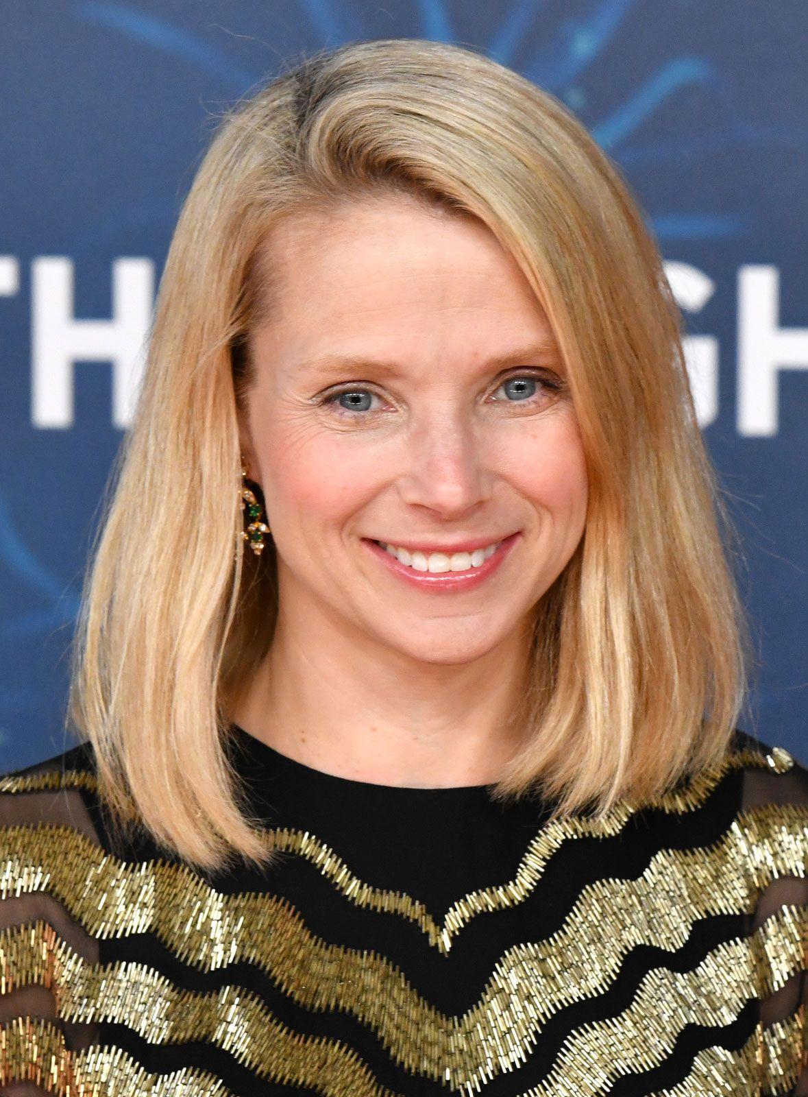 Marissa Mayer’s startup just rolled out photo sharing and event planning apps, and the internet isn’t sure what to think